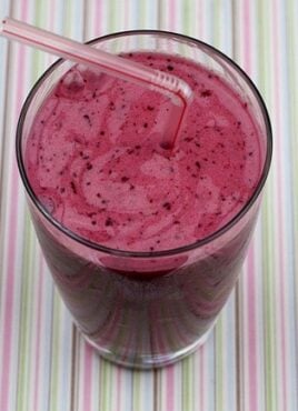 strawberry blueberry banana smoothie in glass