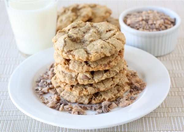 toasted-coconut-toffee-chocolate-chip-cookies