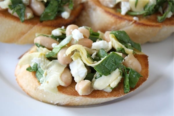 spinach-artichoke-white-bean-crostini3