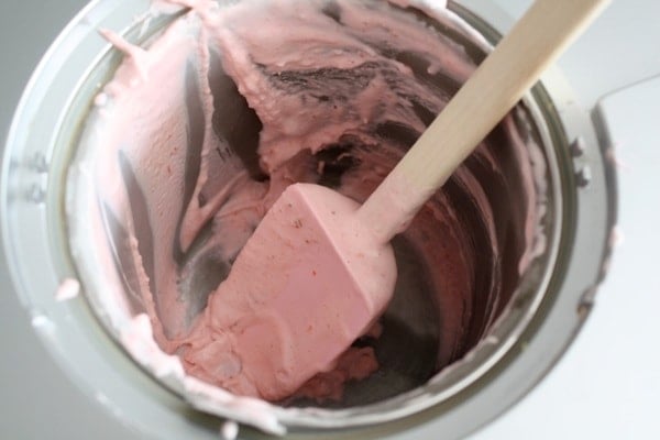 strawberry-ice-cream1 strawberry sour cream ice cream