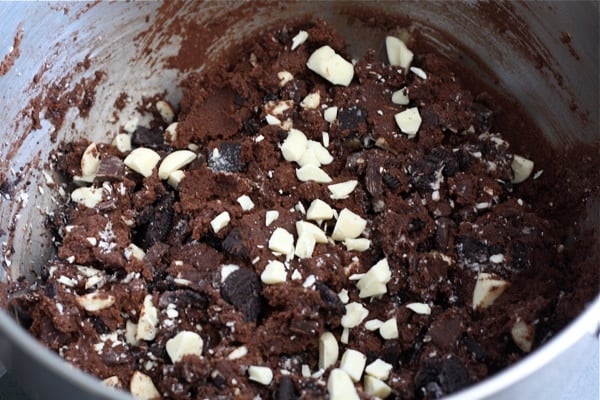 triple-chocolate-Oreo-chunk-cookies3