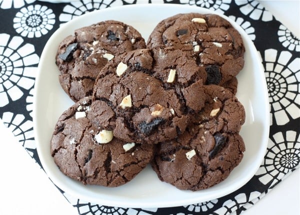 triple-chocolate-oreo-chunk-cookies6
