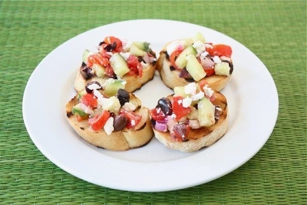 greek-salad-bruschetta2