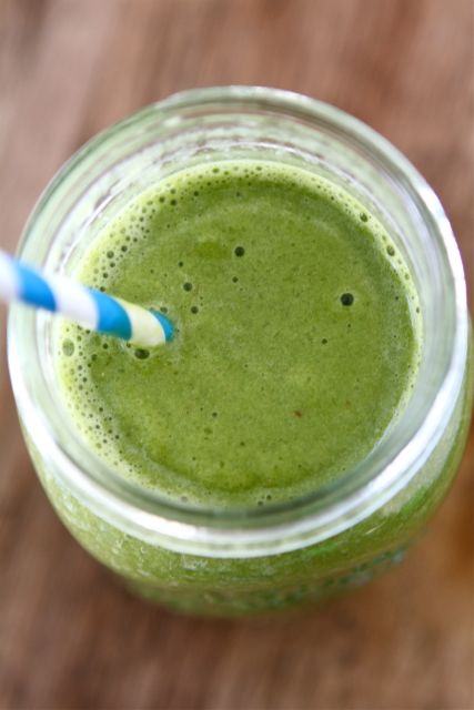 Green Smoothie Recipe on twopeasandtheirpod.com The BEST green smoothie and it's so easy to make! Even our kids love this one! Healthy Green Smoothies