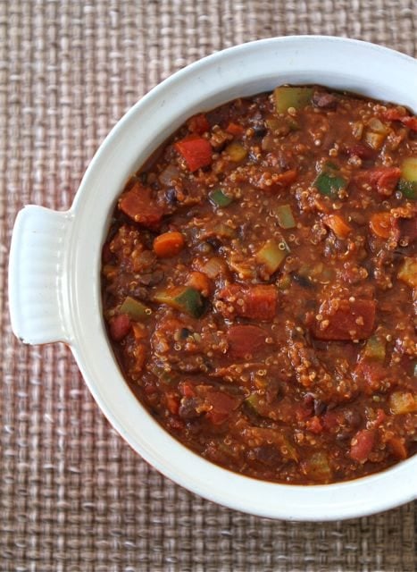 quinoa-chili Best Vegetarian chili recipe with protein-packed quinoa in serving dish