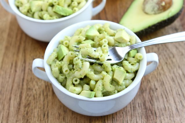 Avocado Mac and Cheese Recipe on www.twopeasandtheirpod.com A MUST make!