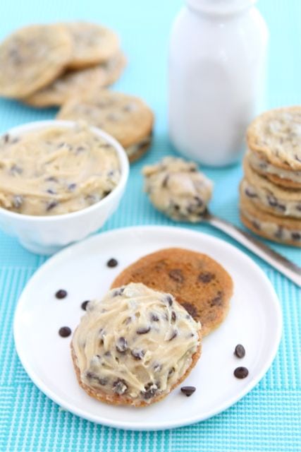 chocolate-chip-cookie-dough-sandwich-cookies