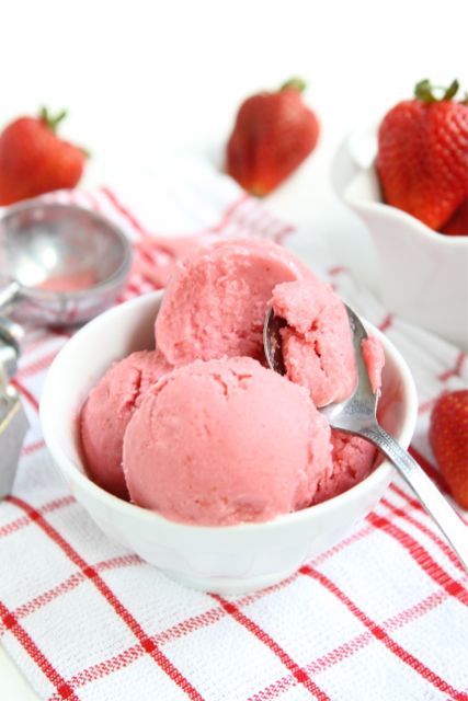 strawberry-frozen-yogurt2