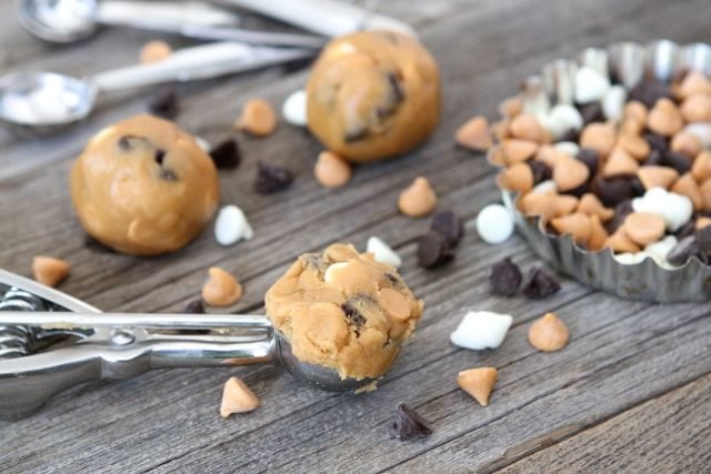 Butterscotch Pudding Triple Chip Cookies | Two Peas and Their Pod (www.twopeasandtheirpod.com) #recipe #cookies
