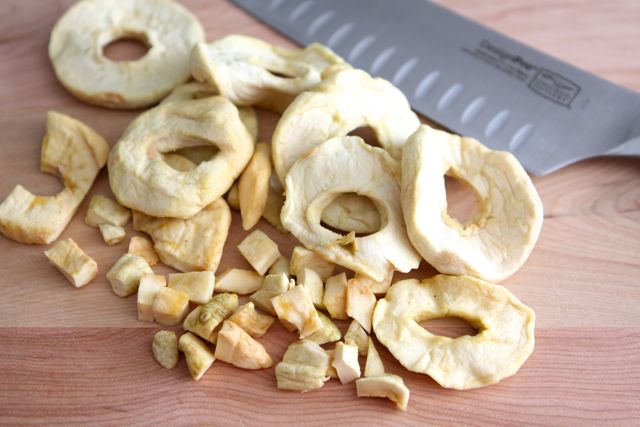 Apple Cinnamon Granola | Two Peas and Their Pod | www.twopeasandtheirpod.com