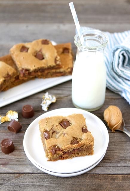 Peanut Butter Rolo Blondies | Two Peas and Their Pod | www.twopeasandtheirpod.com #recipe