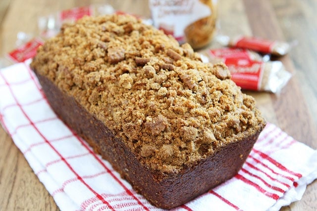 Biscoff Banana Bread with Biscoff Cookie Streusel-recipe on www.twopeasandtheirpod.com Biscoff-Cookie-Banana-Bread-2