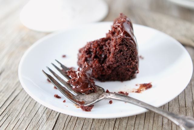 Easy Chocolate Bundt Cake Recipes is the perfect chocolate cake for any occasion! #cake #chocolatecake #chocolate #dessert Easy Chocolate Bundt Cake Recipe