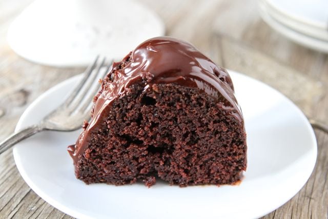 Chocolate Sour Cream Bundt Cake Recipe-the BEST chocolate cake and it's easy to make! #cake #chocolatecake #chocolate #dessert #bundtcake sour cream Chocolate Cake Recipe