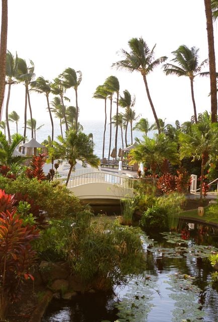 Fairmont Kea Lani, Maui | www.twopeasandtheirpod.com fairmont-kea-lani1