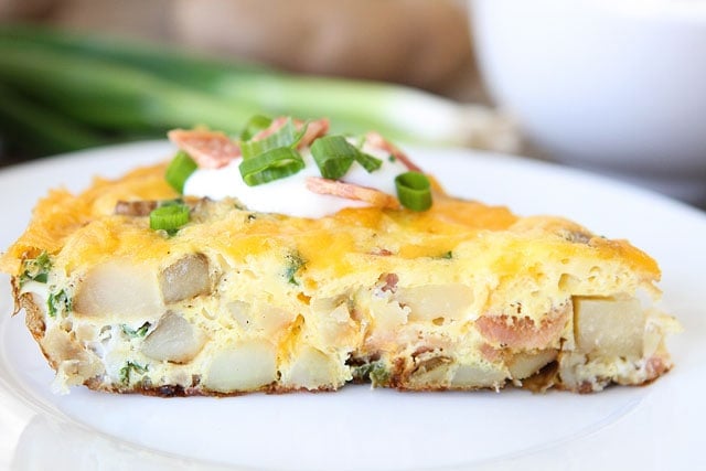 Loaded Baked Potato Frittata on www.twopeasandtheirpod.com This easy frittata is loaded with all of your favorite potato topping favorites! Loaded Baked Potato Frittata Slice on plate