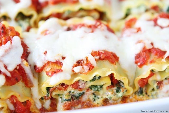Fun and easy Spinach Artichoke Lasagna Roll Ups on twopeasandtheirpod.com Spinach Artichoke Lasagna Roll Ups with cheese