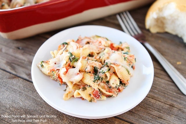 Easy Baked Pasta with Spinach and Ricotta on www.twopeasandtheirpod.com Baked pasta dish with ricotta cheese, spinach, and marinara