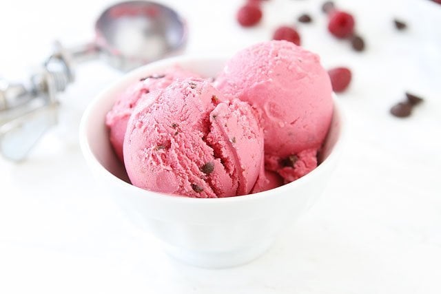 Raspberry Dark Chocolate Frozen Yogurt on twopeasandtheirpod.com A super simple recipe! Raspberry Dark Chocolate Frozen Yogurt on twopeasandtheirpod.com A super simple recipe!