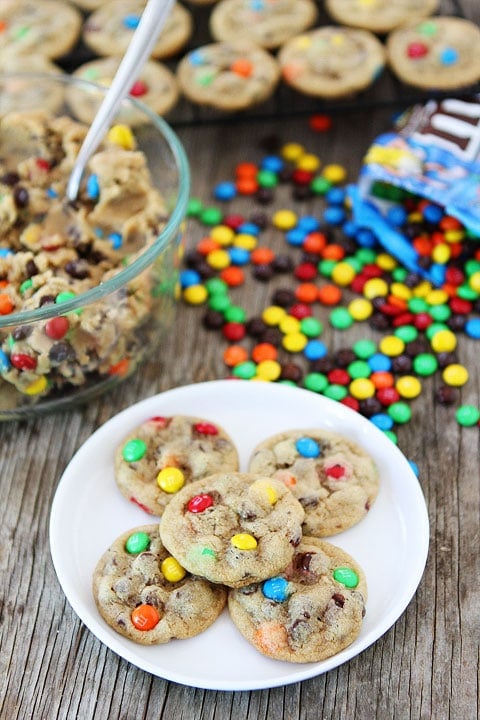 Mini M&M's Chocolate Chip Cookies on twopeasandtheirpod.com Mini M&M's Chocolate Chip Cookies on twopeasandtheirpod.com