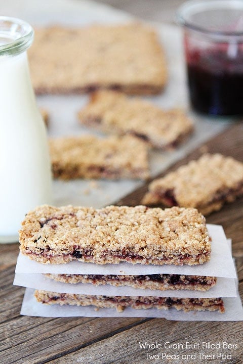 Homemade Whole Grain Fruit Bar Recipe on twopeasandtheirpod.com Homemade Whole Grain Fruit Bar Recipe on twopeasandtheirpod.com