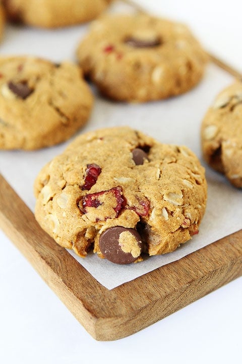 Healthy Almond Cranberry Oatmeal Cookies on twopeasandtheirpod.com You will never know these cookies are healthy! They are SO good! Healthy Almond Cranberry Oatmeal Cookies on twopeasandtheirpod.com You will never know these cookies are healthy! They are SO good!