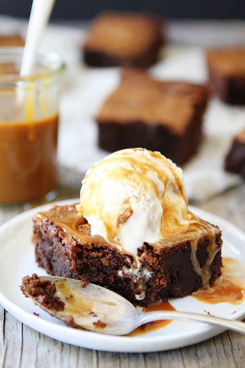 Dulce De Leche Brownies on twopeasandtheirpod.com These brownies are amazing! Dulce De Leche Brownies on twopeasandtheirpod.com These brownies are amazing!
