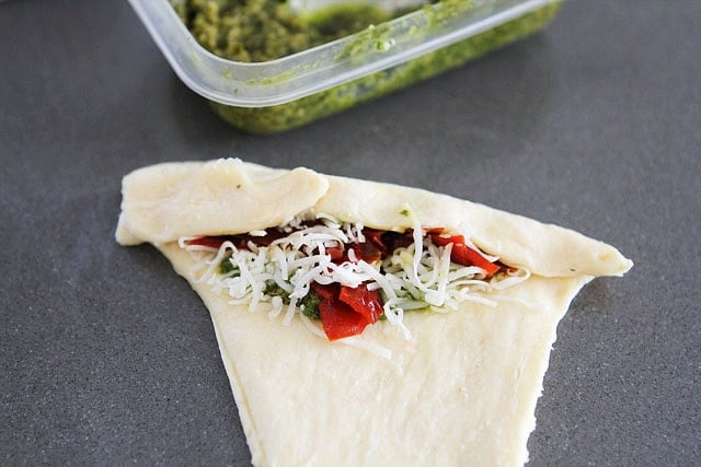 Pesto,-Roasted-Red-Pepper,-and-Cheese-Crescent-Rolls-4