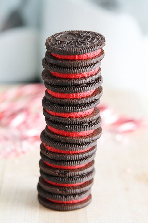 Oreo White Chocolate Pudding Peppermint Cookies Recipe on twopeasandtheirpod.com Oreo White Chocolate Pudding Peppermint Cookies Recipe