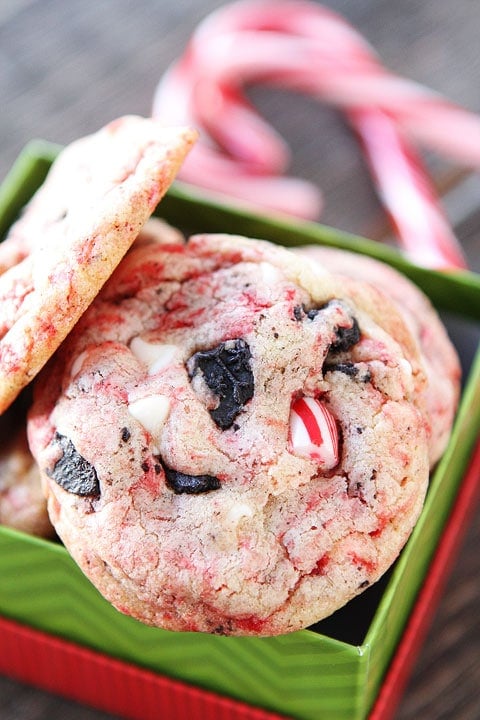 Oreo White Chocolate Pudding Peppermint Cookies Recipe on twopeasandtheirpod.com Everyone loves these fun and festive cookies! Oreo White Chocolate Pudding Peppermint Cookies Recipe