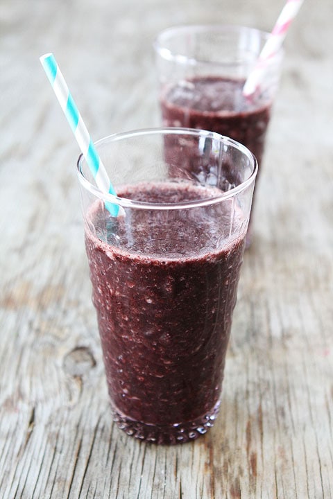 Blueberry Pomegranate Smoothie Recipe on twopeasandtheirpod.com. 5 ingredients and only takes 5 minutes to make! Blueberry Pomegranate Smoothie Recipe on twopeasandtheirpod.com. 5 ingredients and only takes 5 minutes to make!