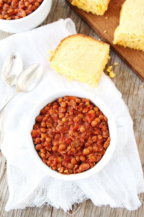 Slow Cooker Lentil Chili Recipe on twopeasandtheirpod.com Slow Cooker Lentil Chili Recipe on twopeasandtheirpod.com Love this healthy chili!