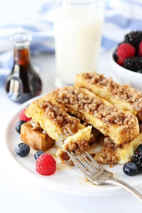 Cinnamon Streusel Baked French Toast Sticks Recipe on twopeasandtheirpod.com Our favorite breakfast treat! How to make French toast stick in the oven