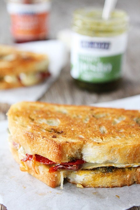 Pesto, Brie, and Sweet Pepper Grilled Cheese Sandwich Recipe Pesto, Brie, and Sweet Pepper Grilled Cheese Sandwich Recipe on twopeasandtheirpod.com LOVE this sandwich!