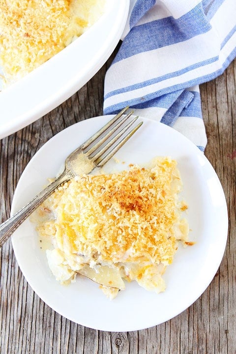 Parmesan Crusted Scalloped Potatoes are cheesy and SO delicious! A great side dish to any meal! #sidedish #potatoes #dinner #dinnerrecipe #Easter #holidayrecipe Scalloped Potatoes Recipe