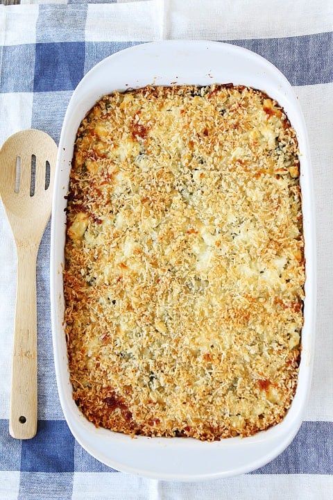 Spinach and Artichoke Quinoa Bake Recipe Spinach and Artichoke Quinoa Bake Recipe on twopeasandtheirpod.com If you like spinach artichoke dip, you will love this quinoa bake!