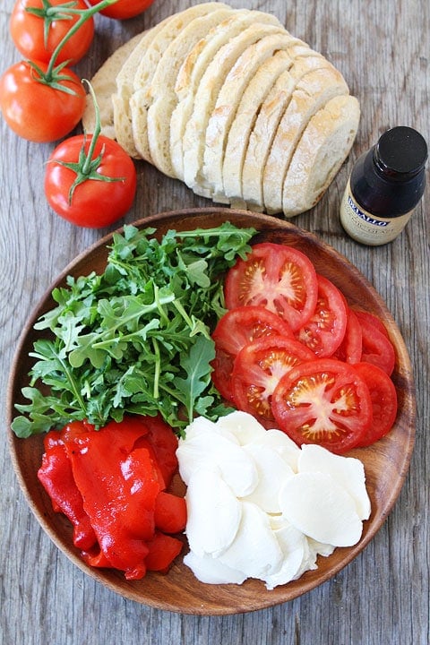 Roasted Red Pepper, Arugula, and Mozzarella Sandwich Recipe Roasted Red Pepper, Arugula, and Mozzarella Sandwich Ingredients