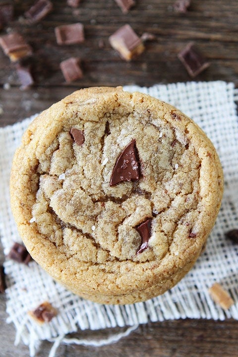 Brown Butter Toffee Chocolate Chunk Cookies Recipe Brown Butter Toffee Chocolate Chunk Cookies Recipe on twopeasandtheirpod.com These cookies are the BEST! #cookies