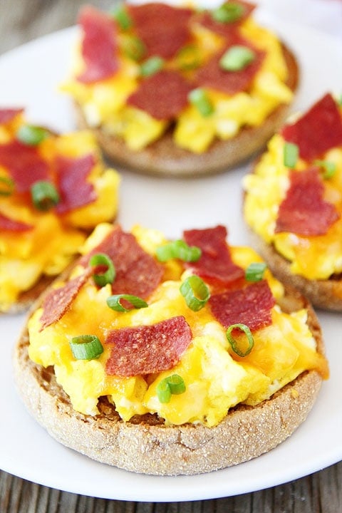 English Muffin Breakfast Pizzas English Muffin Breakfast Pizzas on twopeasandtheirpod.com A quick and easy breakfast recipe that kids and adults will love!