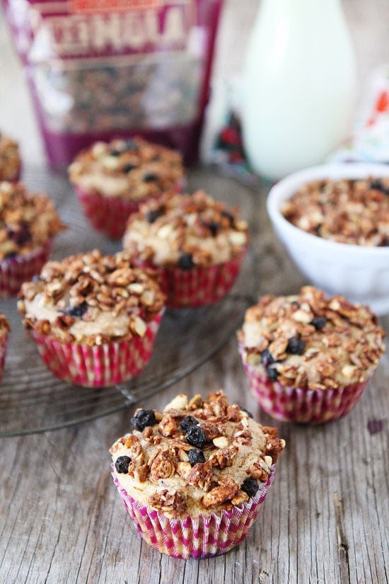 Mixed Berry Granola Muffins Recipe Mixed Berry Granola Muffins Recipe on twopeasandtheirpod.com Love this easy and healthy muffin recipe! #muffins #breakfast