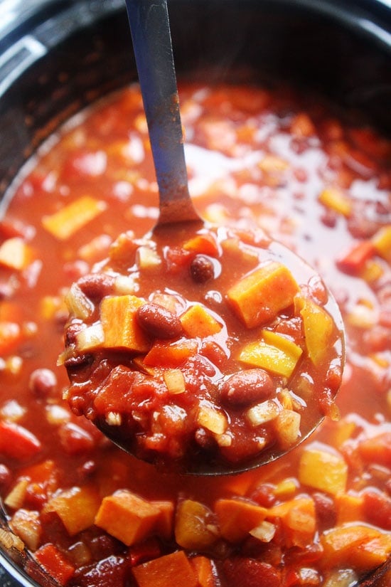 Slow Cooker Vegan Sweet Potato Chili Recipe on twopeasandtheirpod.com Love this healthy slow cooker chili! Slow Cooker Vegan Sweet Potato Chili Recipe on twopeasandtheirpod.com