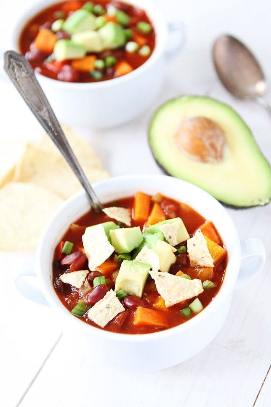 Slow Cooker Vegan Sweet Potato Chili Recipe on twopeasandtheirpod.com Love this easy and healthy slow cooker chili recipe! Slow Cooker Vegan Sweet Potato Chili Recipe on twopeasandtheirpod.com