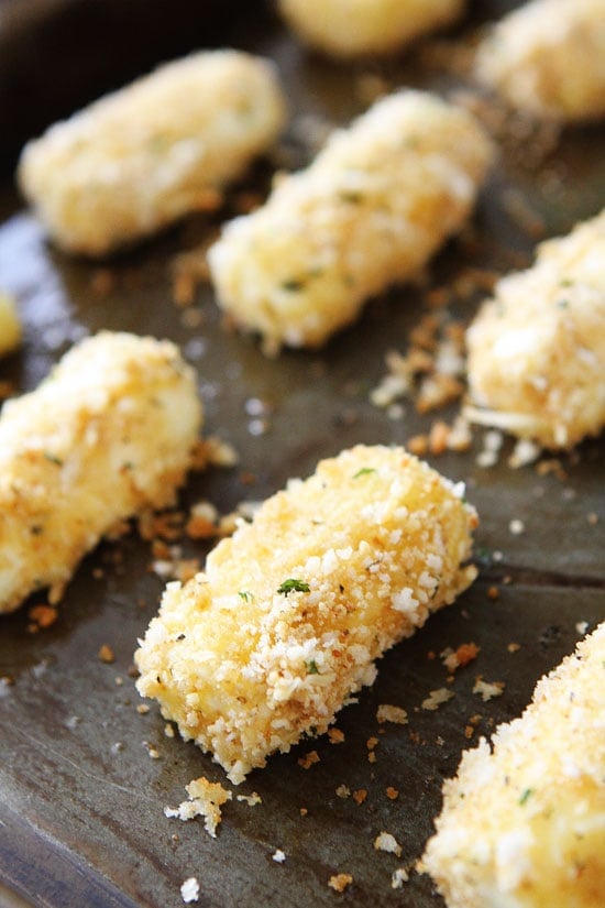 Baked Mozzarella Sticks Recipe on twopeasandtheirpod.com These easy baked mozzarella sticks can be made in advance and kept in the freezer! Perfect party food! Baked Mozzarella Sticks Recipe