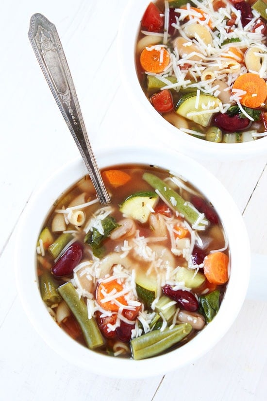 Slow Cooker Minestrone Soup Recipe We love this easy slow cooker recipe! It is the perfect weeknight meal! #slowcooker #soup #crockpot #vegetarian Healthy Slow Cooker Minestrone Soup Recipe in bowls