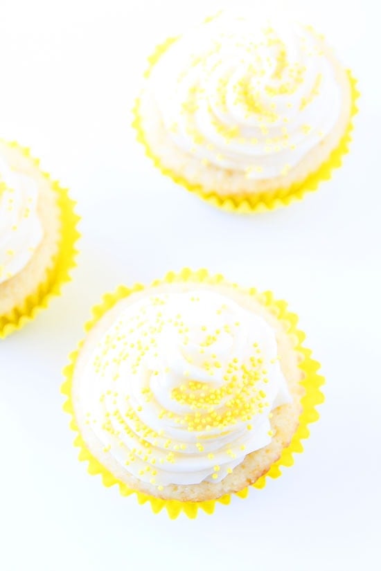Lemon Curd Cupcakes Recipe on twopeasandtheirpod.com Lemon cupcakes filled with lemon curd and topped with buttercream frosting. Love these cute and delicious cupcakes! Lemon Curd Cupcakes Recipe