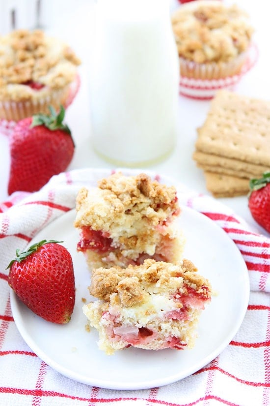 Strawberry Cheesecake Muffin Recipe on twopeasandtheirpod.com Strawberry muffins with a sweet cheesecake filling and graham cracker streusel topping. Dessert for breakfast? YES! Strawberry Cheesecake Muffin Recipe