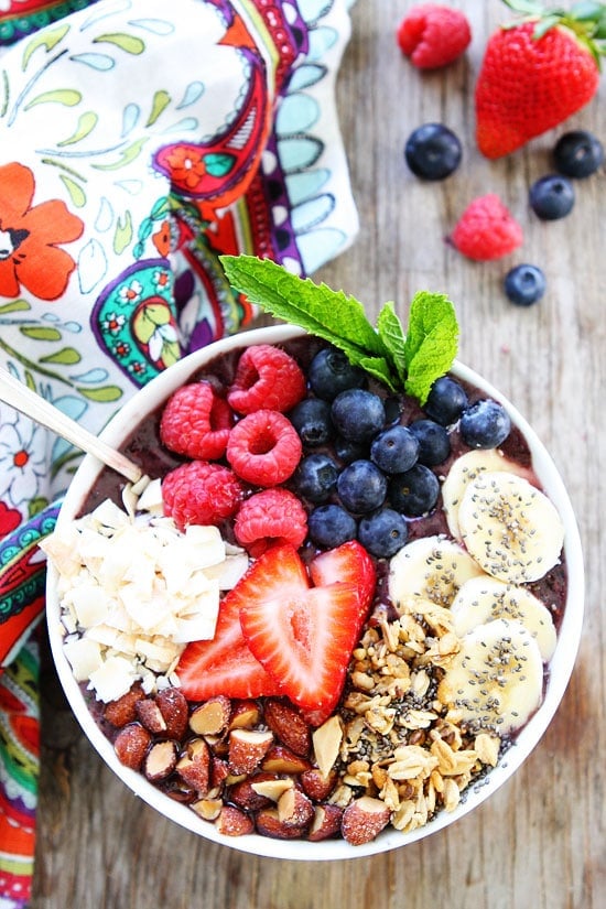 Berry Banana Smoothie Bowl Recipe on twopeasandtheirpod.com This healthy smoothie bowl is great for breakfast, snack time, or even dessert. Add your favorite toppings! The choices are endless! Berry Smoothie Bowl In Bowl