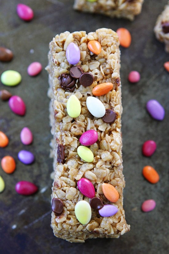 No-Bake Sunflower Butter Granola Bars Recipe on twopeasandtheirpod.com Easy homemade granola bars that are perfect for school lunches! No nuts and the kids love them! No-Bake Sunflower Butter Granola Bars Recipe