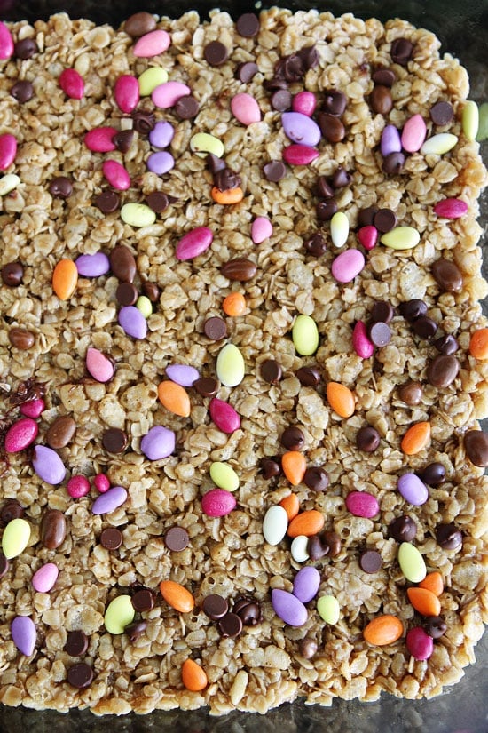 No-Bake Sunflower Butter Granola Bars Recipe on twopeasandtheirpod.com Easy granola bars that are perfect for school lunches! Sunflower Butter Granola Bars Recipe