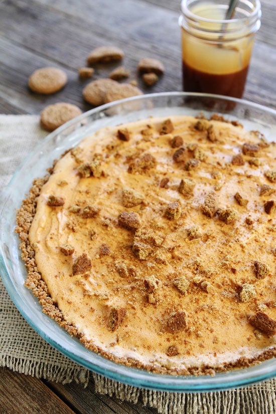 5-Ingredient Pumpkin Ice Cream Pie Recipe on twopeasandtheirpod.com You only need 5 ingredients to make this delicious pumpkin ice cream pie! It is the perfect dessert for fall! 5-Ingredient Pumpkin Ice Cream Pie Recipe